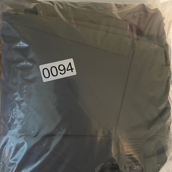 Grey Columbia snow bib for kids size medium (10-12) - Picture 8 of 8